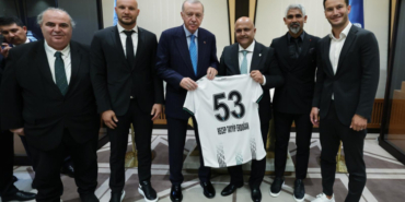 erdogan-super-lige-yukselen-3-futbol-kulubunun-baskanlarini-kabul-etti-2-1750304003-533-x750.jpeg